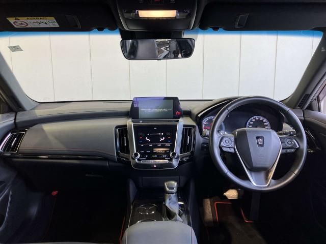CROWN sedan hybrid