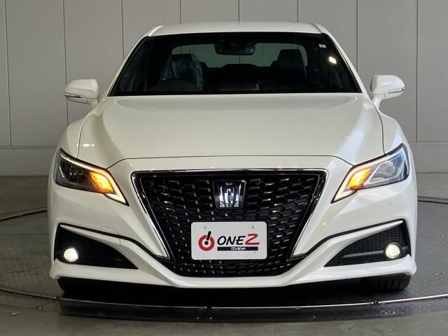 CROWN sedan hybrid