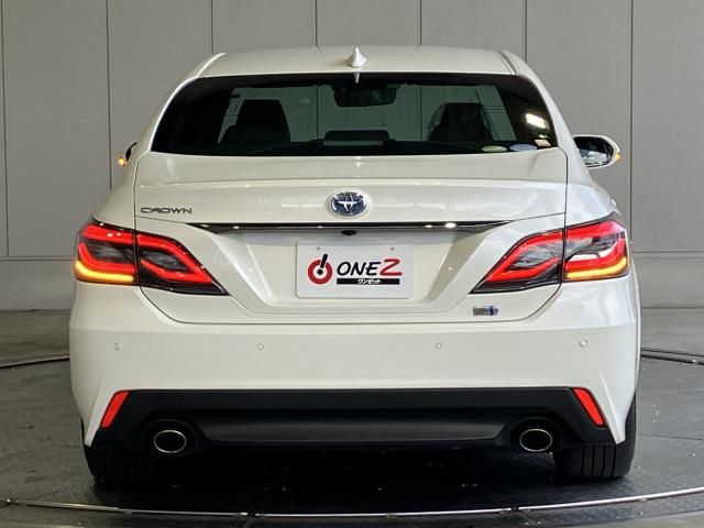 CROWN sedan hybrid