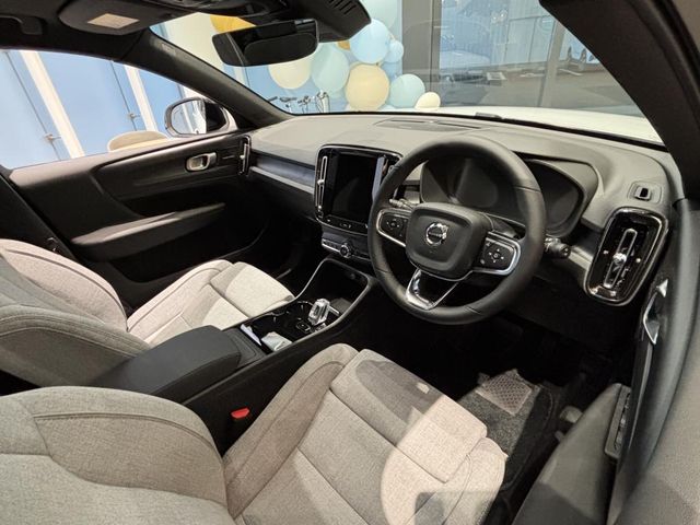 VOLVO EX40
