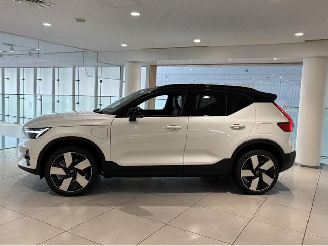 VOLVO EX40