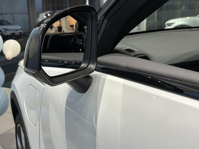 VOLVO EX40