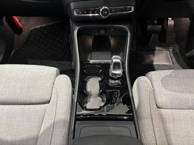 VOLVO EX40