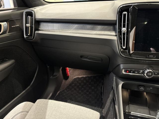 VOLVO EX40