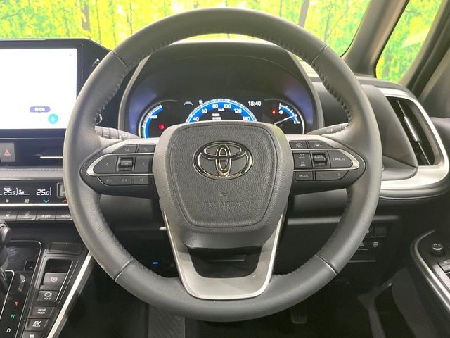 VOXY HYBRID