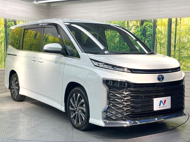VOXY HYBRID