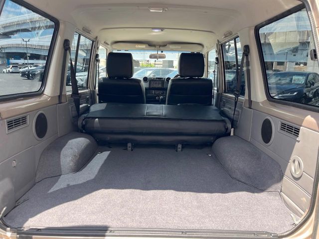 LANDCRUISER van