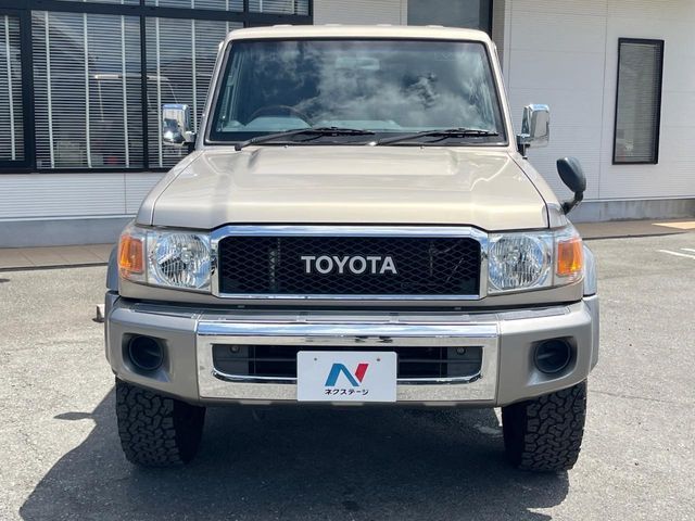 LANDCRUISER van