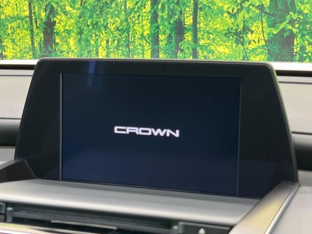 CROWN sedan hybrid