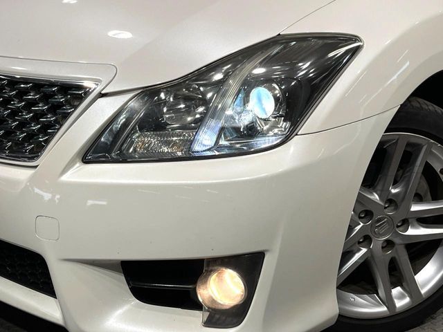 CROWN sedan