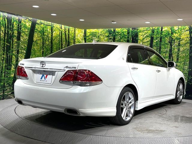 CROWN sedan