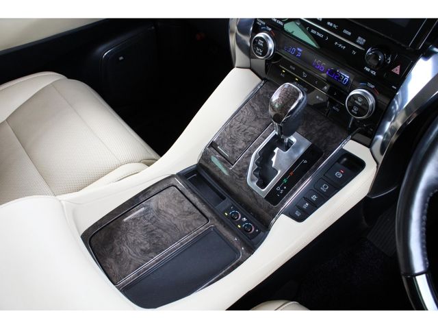 ALPHARD hybrid 4WD