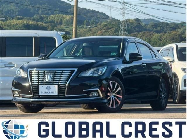 CROWN sedan hybrid