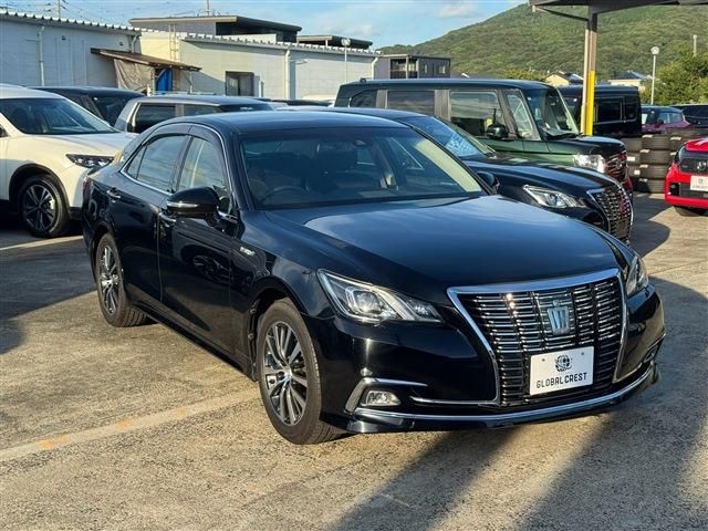 CROWN sedan hybrid