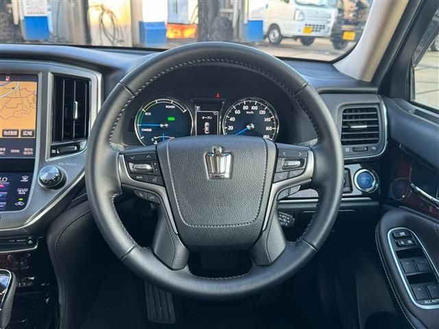 CROWN sedan hybrid