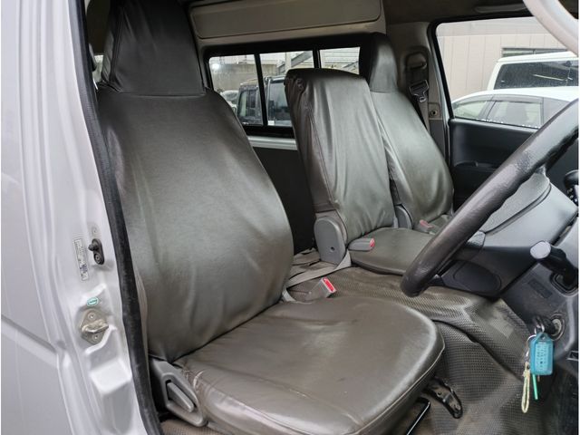 HIACE COMMUTER 4WD
