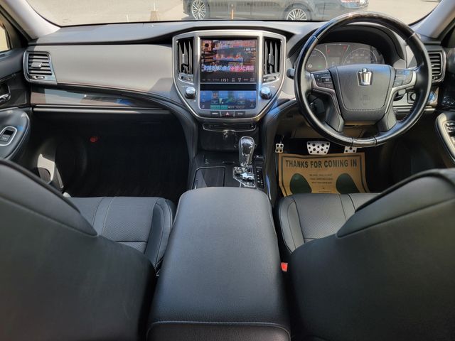 CROWN sedan hybrid