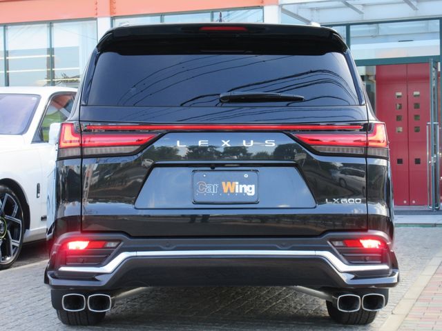 LEXUS LX600