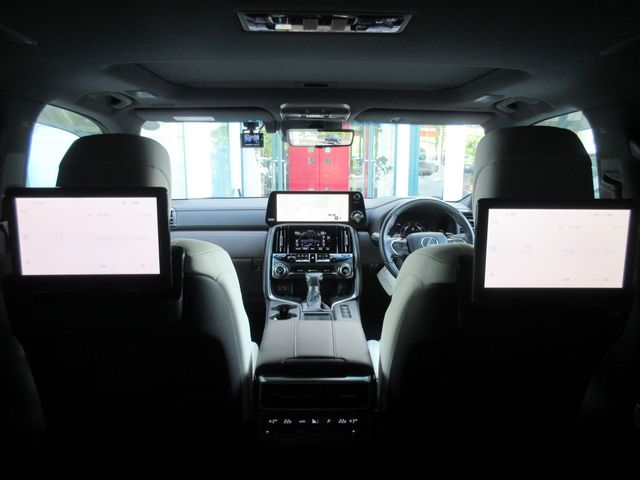 LEXUS LX600