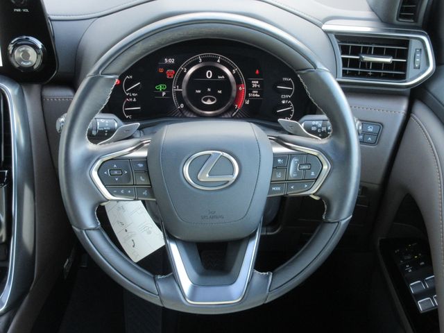 LEXUS LX600