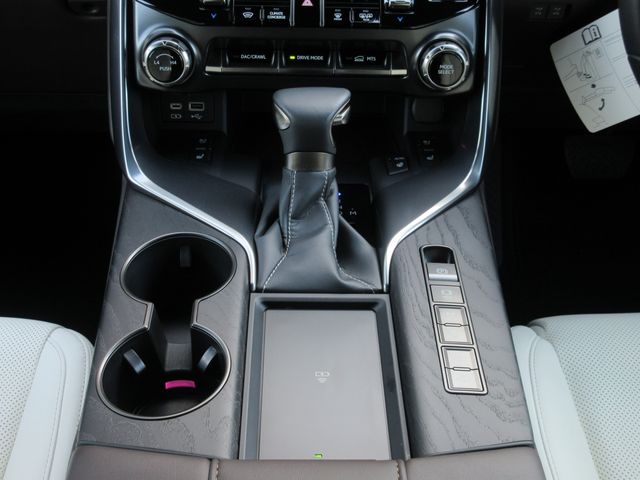 LEXUS LX600