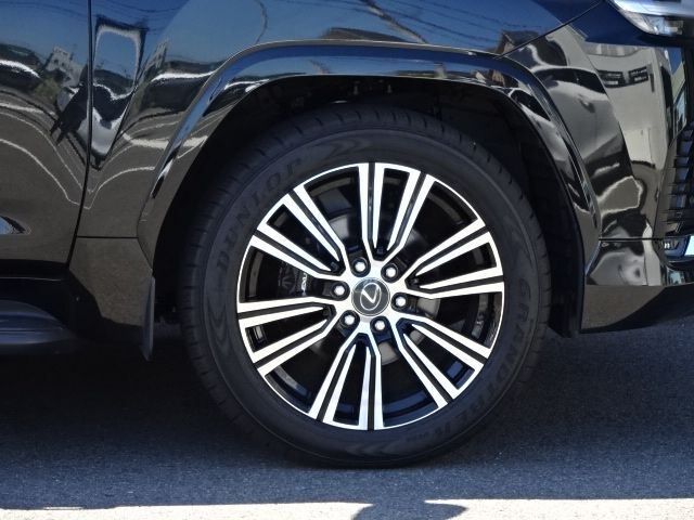 LEXUS LX600