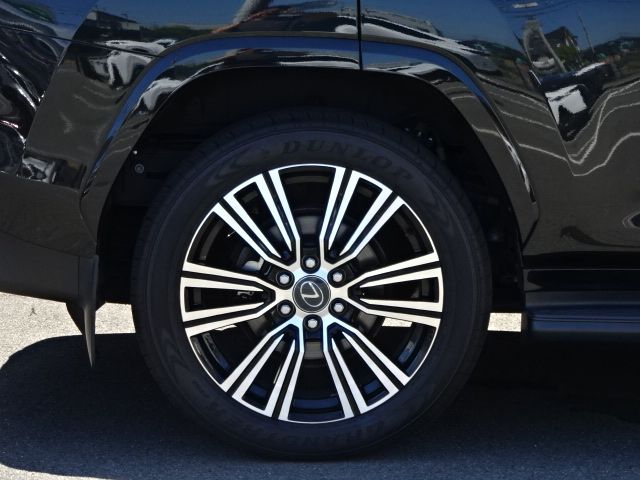 LEXUS LX600
