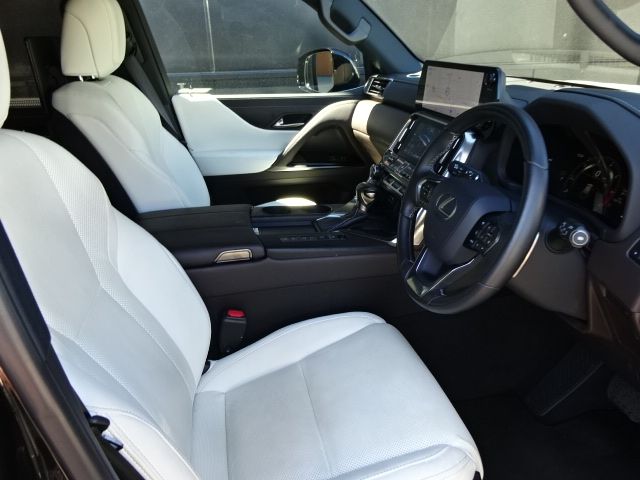 LEXUS LX600