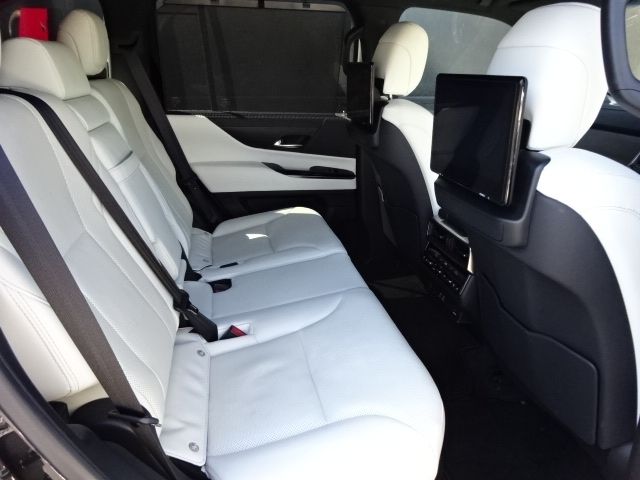 LEXUS LX600
