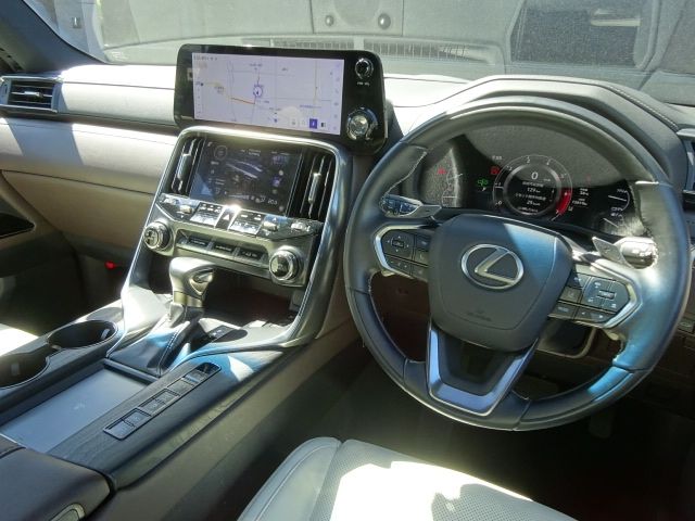 LEXUS LX600