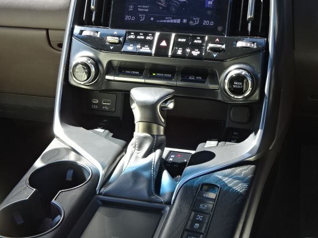 LEXUS LX600