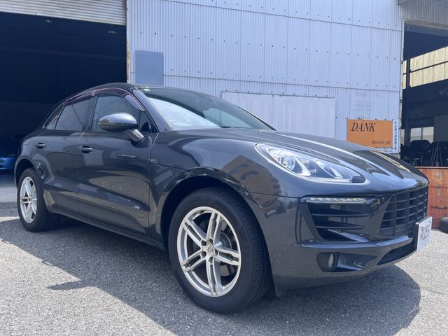 PORSCHE Macan