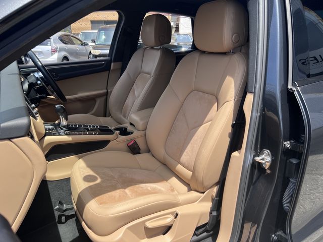PORSCHE Macan