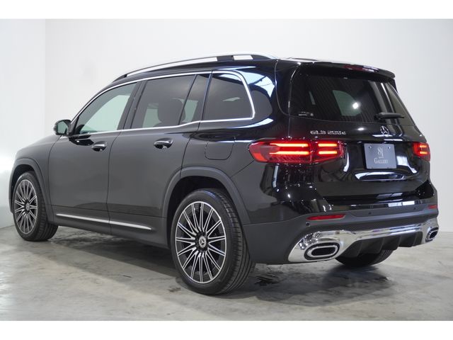 MERCEDES BENZ GLB
