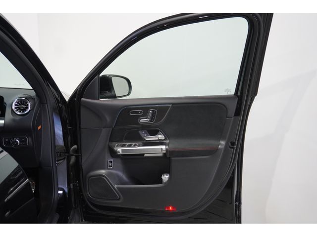 MERCEDES BENZ GLB