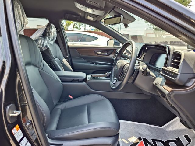 CROWN sedan hybrid