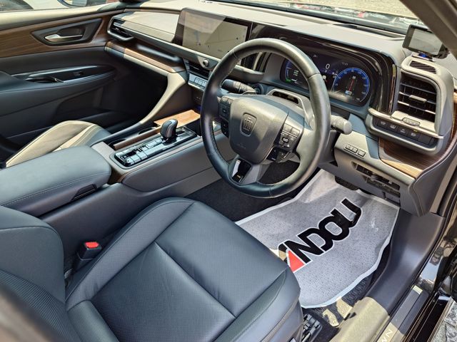 CROWN sedan hybrid