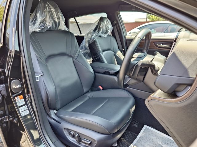 CROWN sedan hybrid