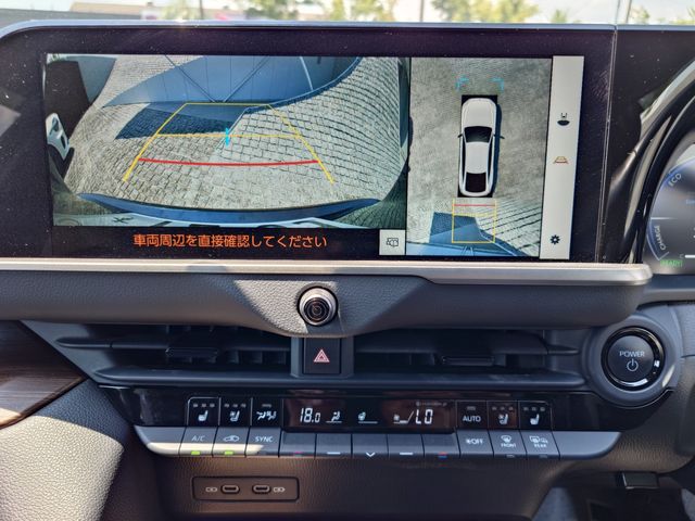 CROWN sedan hybrid