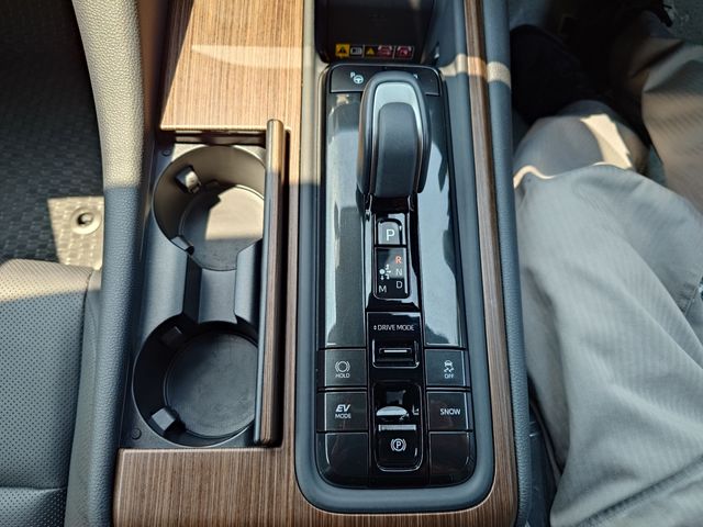 CROWN sedan hybrid