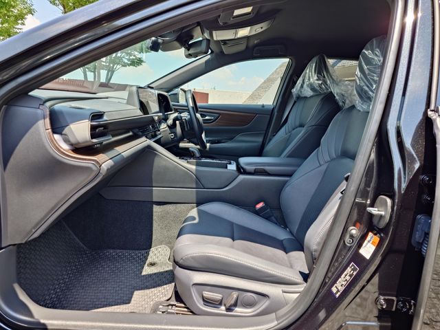 CROWN sedan hybrid