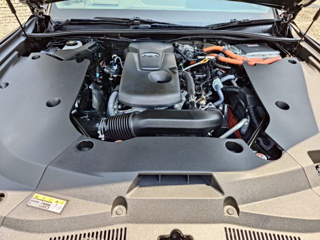 CROWN sedan hybrid