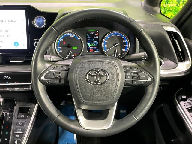 VOXY HYBRID
