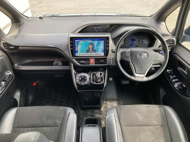 VOXY HYBRID