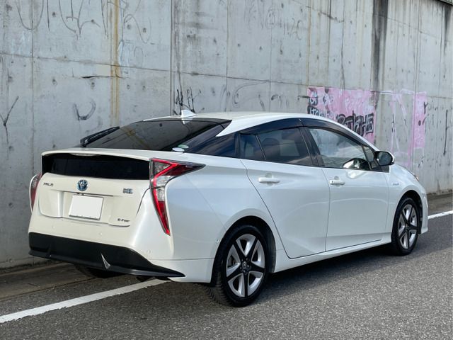 PRIUS 4WD