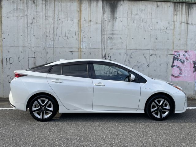 PRIUS 4WD