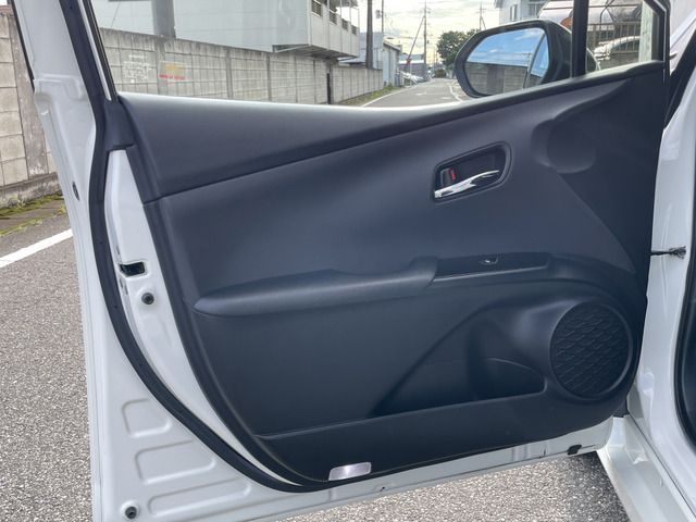 PRIUS 4WD