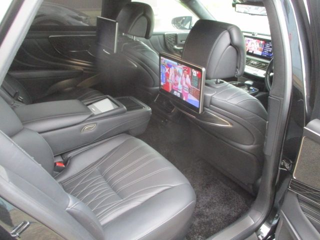 LEXUS LS500h 4WD
