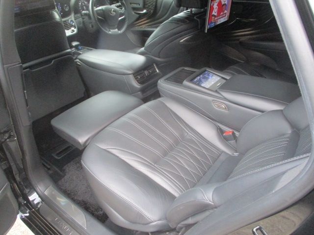 LEXUS LS500h 4WD