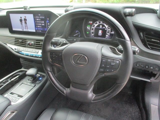 LEXUS LS500h 4WD